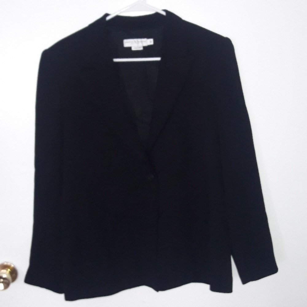 Blazer - Picture 3 of 3